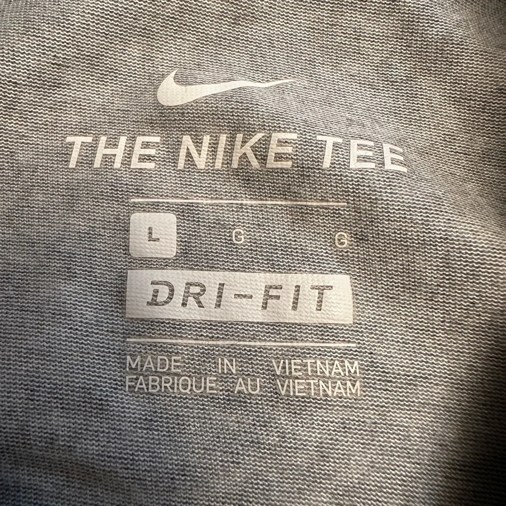 Nike T-Shirt Men’s Size Large NIKE Spell Out‎ Block Letters Short Sleeve Gray